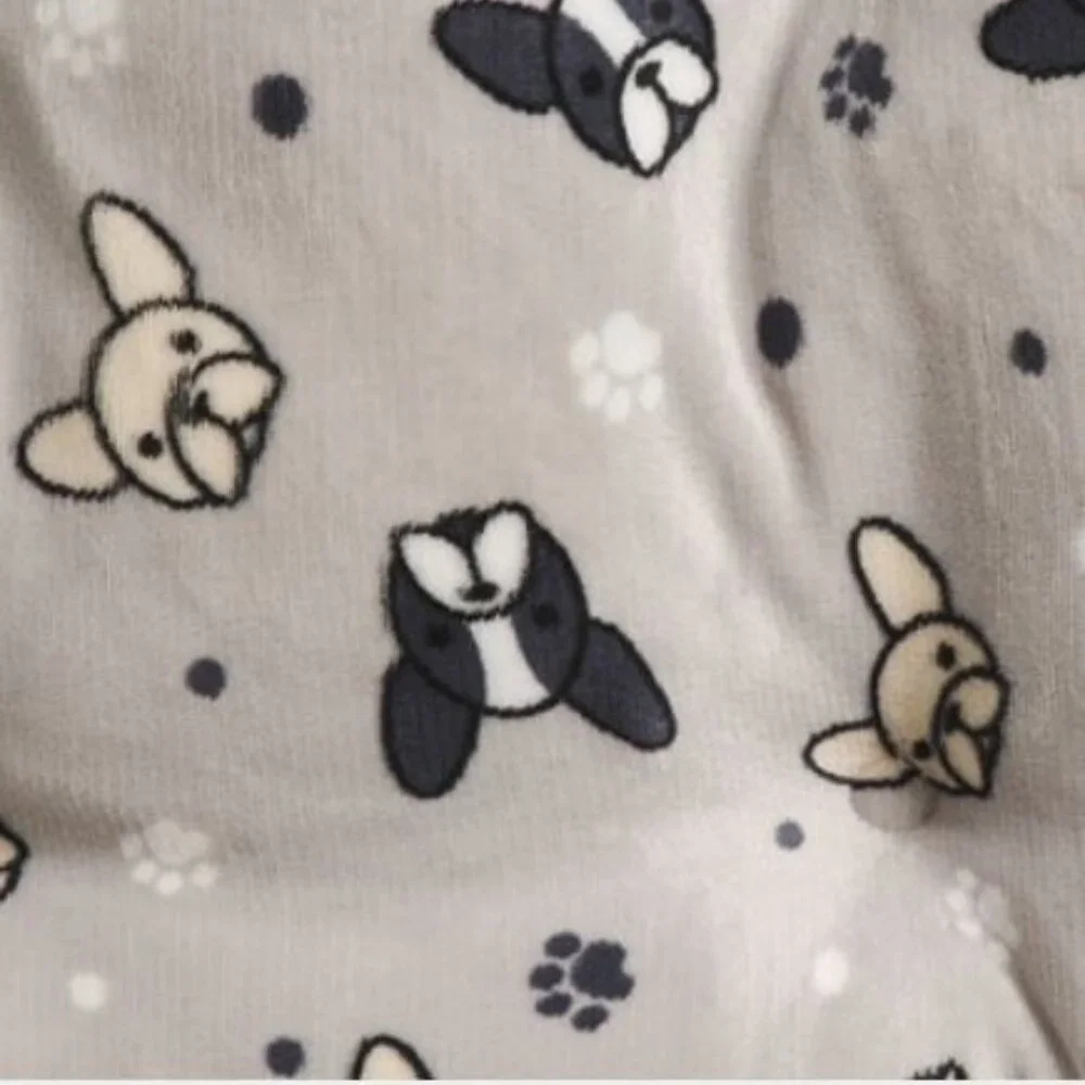 NWT MDESIGN Flannel Fleece DOG Freddy Frenchies Crate Mat/BED 36in W x 23in H